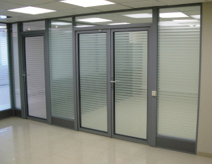 Алюминевые двери